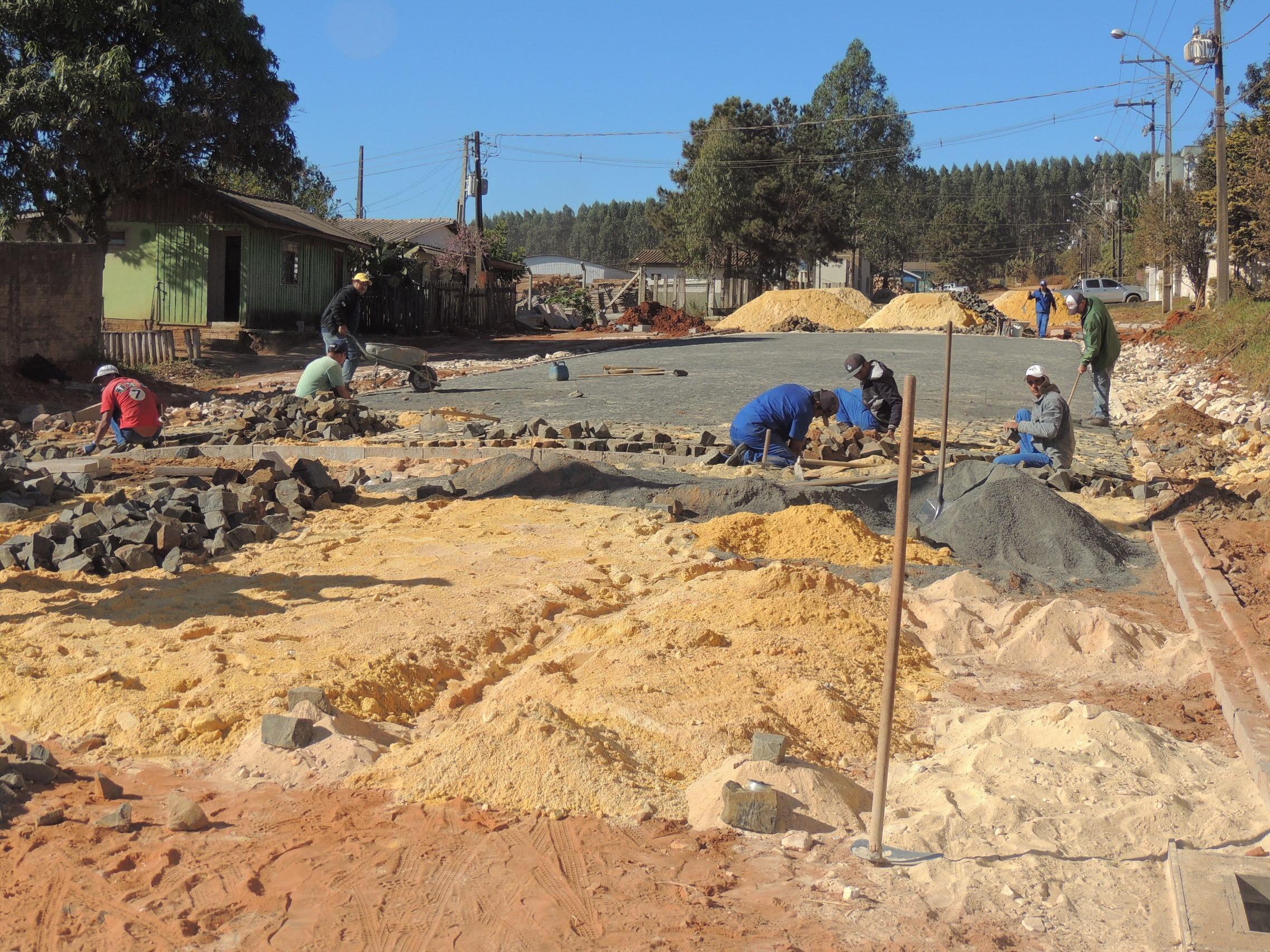 Obras de pavimentação atingem cada vez mais ruas em Jaguariaíva