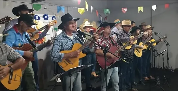 Orquestra de Viola Siqueirense se apresenta em Andirá e valoriza a cultura da região