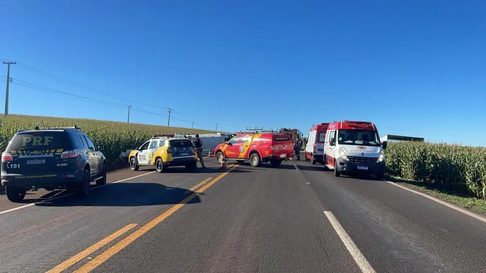 Acidente com ambulância e três veículos mata grávida no Norte Pioneiro