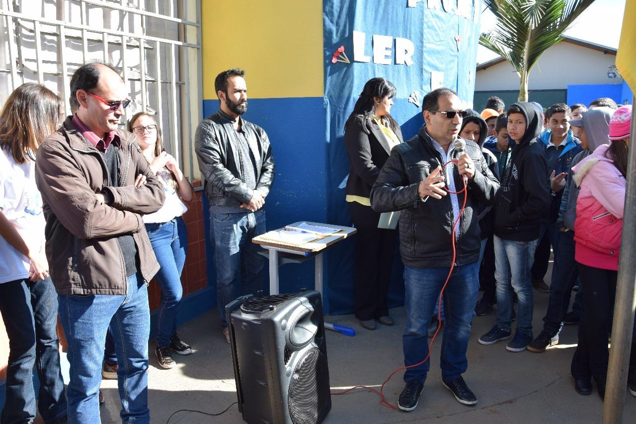 Vereadores visitam revitalização de Biblioteca no Colégio Rui Barbosa
