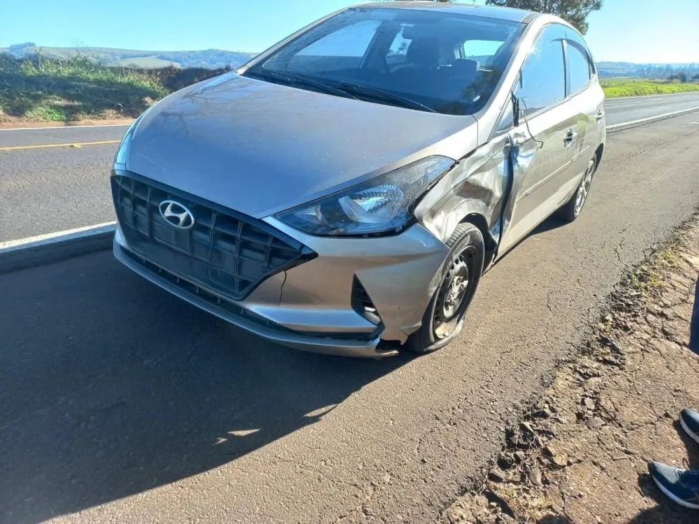 Acidente entre carro e moto deixa dois em estado grave