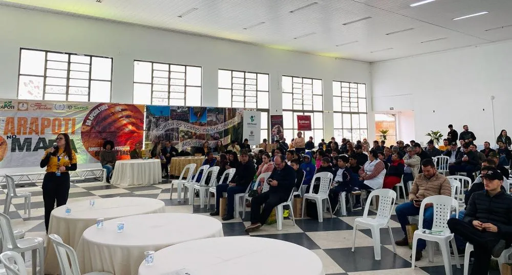 Arapoti reúne centenas de pessoas no 3º Seminário da Apicultura