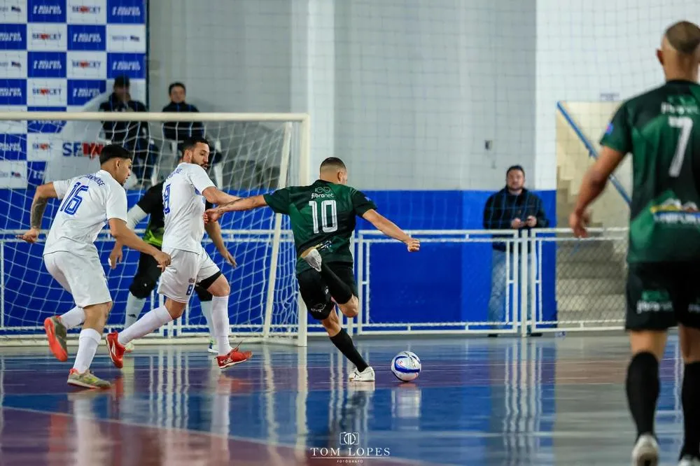 Torcidas lotam Ginásio de Esportes na abertura da Copa Futsal 2025 em Sengés
