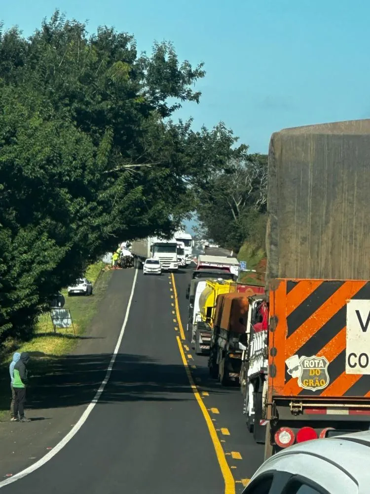 Trânsito segue interditado entre Wenceslau Braz e Siqueira Campos após grave acidente