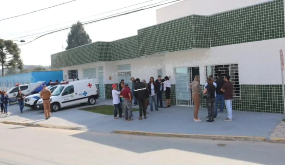 Mulher é presa suspeita de deixar o próprio filho de dois anos morrer de frio