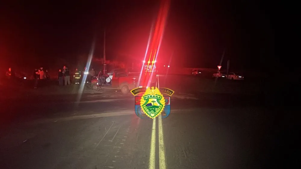 Colisão entre caminhonetes deixa motorista ferido na PR092