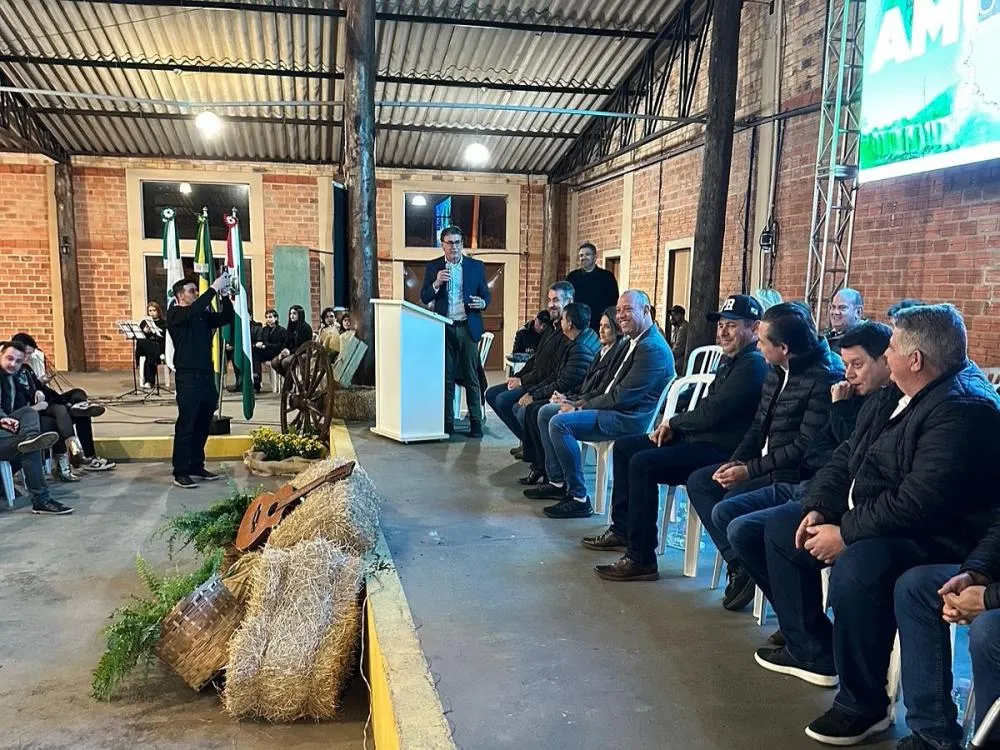 Prefeitos da AMUNORPI se reúnem durante a Fescafé para discutir ações regionais