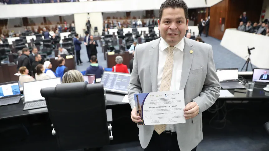 Assembleia Legislativa recebe homenagem na França pela conquista do Selo Diamante de Transparência