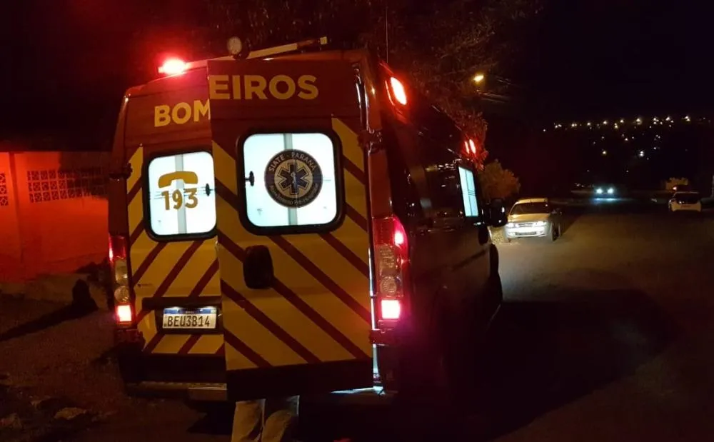 Homem armado com facão leva tiro enquanto tentava furtar um carro