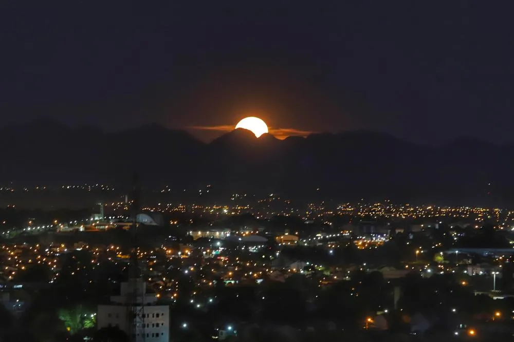 “Lua do Veado” poderá ser vista na noite desta quinta-feira