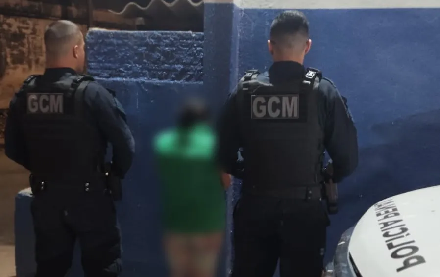 Mulher com mandado por tráfico é presa após esfaquear o marido