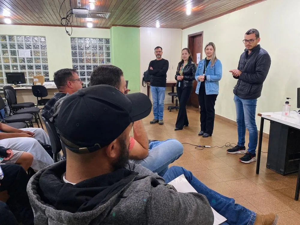 Arapoti inicia curso técnico de manutenção e entrega kits escolares nas escolas municipais