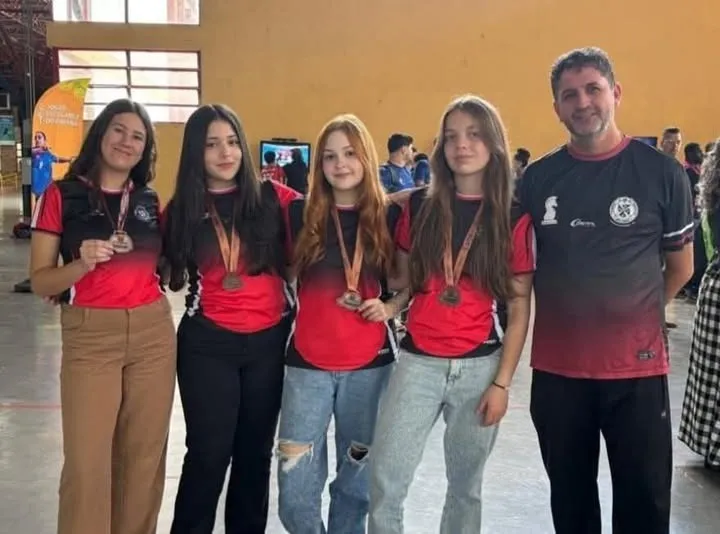 Estudantes brazenses ficam entre as três melhores equipes de Xadrez do Paraná