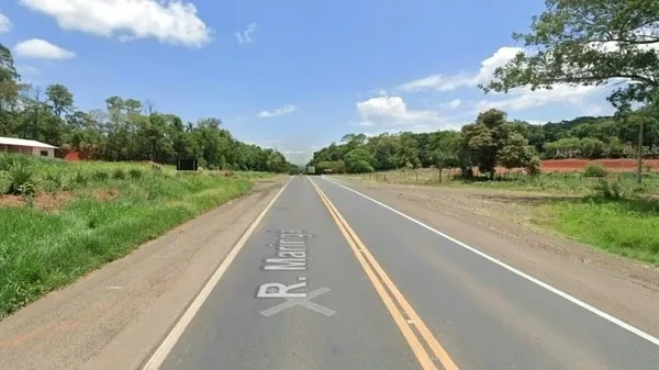 Criança é atropelada por caminhão ao tentar atravessar a rodovia para buscar pipa