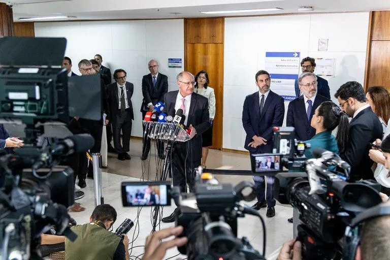 Empresas dos EUA vão apoiar o Brasil na tentativa de reverter tarifas impostas por Trump