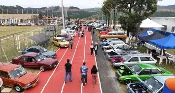 Encontro de Carros Antigos reuniu dezenas de clássicos em Sengés