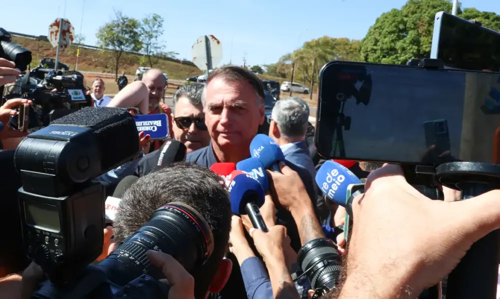 Bolsonaro se torna alvo de operação e é obrigado a usar tornozeleira eletrônica