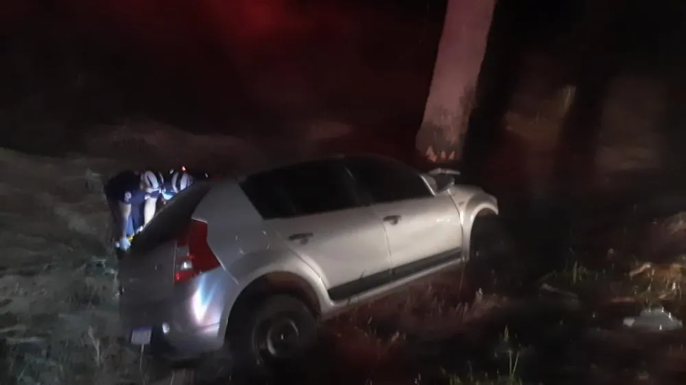 Dois homens ficam feridos após colisão na PR-092