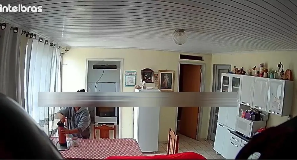 Vídeo flagra cuidadora “envenenando” café e omitindo medicamento de paciente com paralisia cerebral em Wenceslau Braz