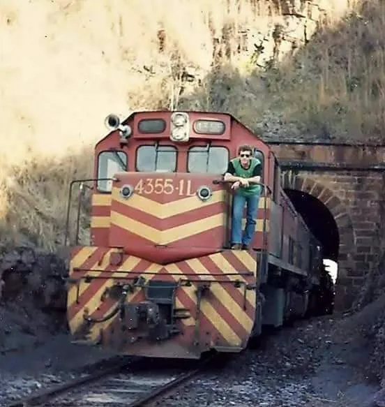 Apaixonados por trens mantêm trecho da linha férrea funcionando no Norte Pioneiro