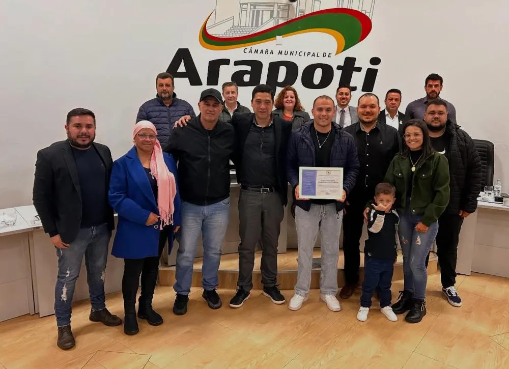 Câmara de Arapoti faz homenagem a jogador destaque mundial no Futsal