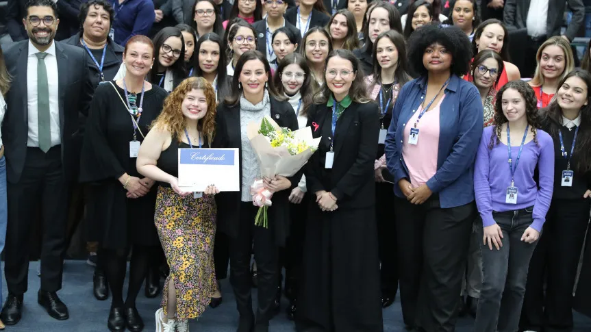 Líder da Bancada Feminina do Paraná destaca avanços das mulheres na política em palestra na Assembleia Legislativa