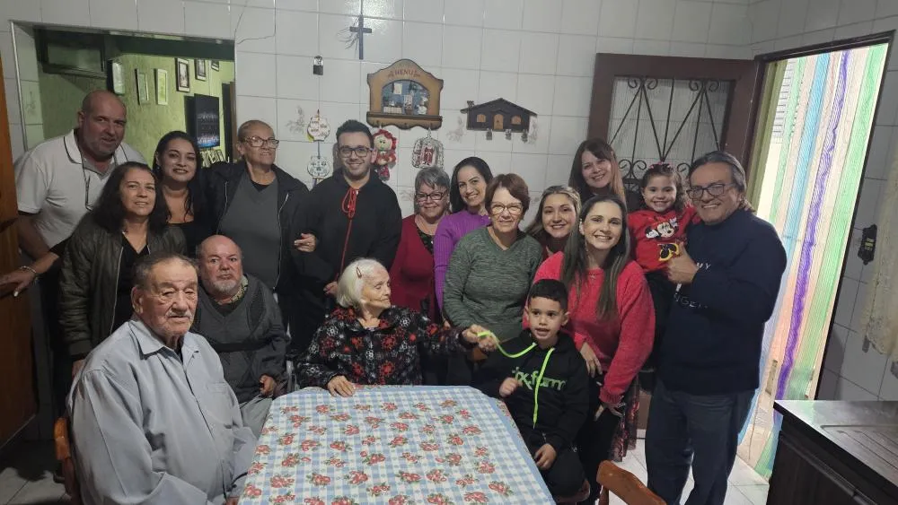 Aos 103 anos, avô que lutou na Segunda Guerra se torna símbolo de força e amor no Norte Pioneiro