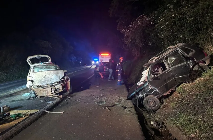 Colisão frontal deixa um morto e quatro feridos na BR-153, em Ibaiti