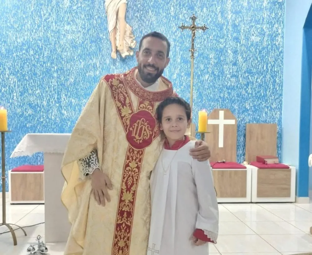 Padre Leandro segue em coma na UTI e deve passar por cirurgia nesta segunda-feira