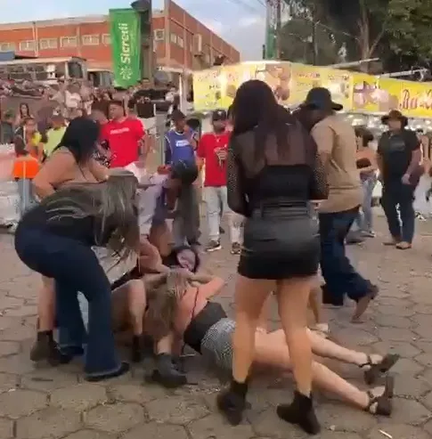 Vídeo de pancadaria entre mulheres viraliza e abre debate da segurança na festa de Siqueira Campos