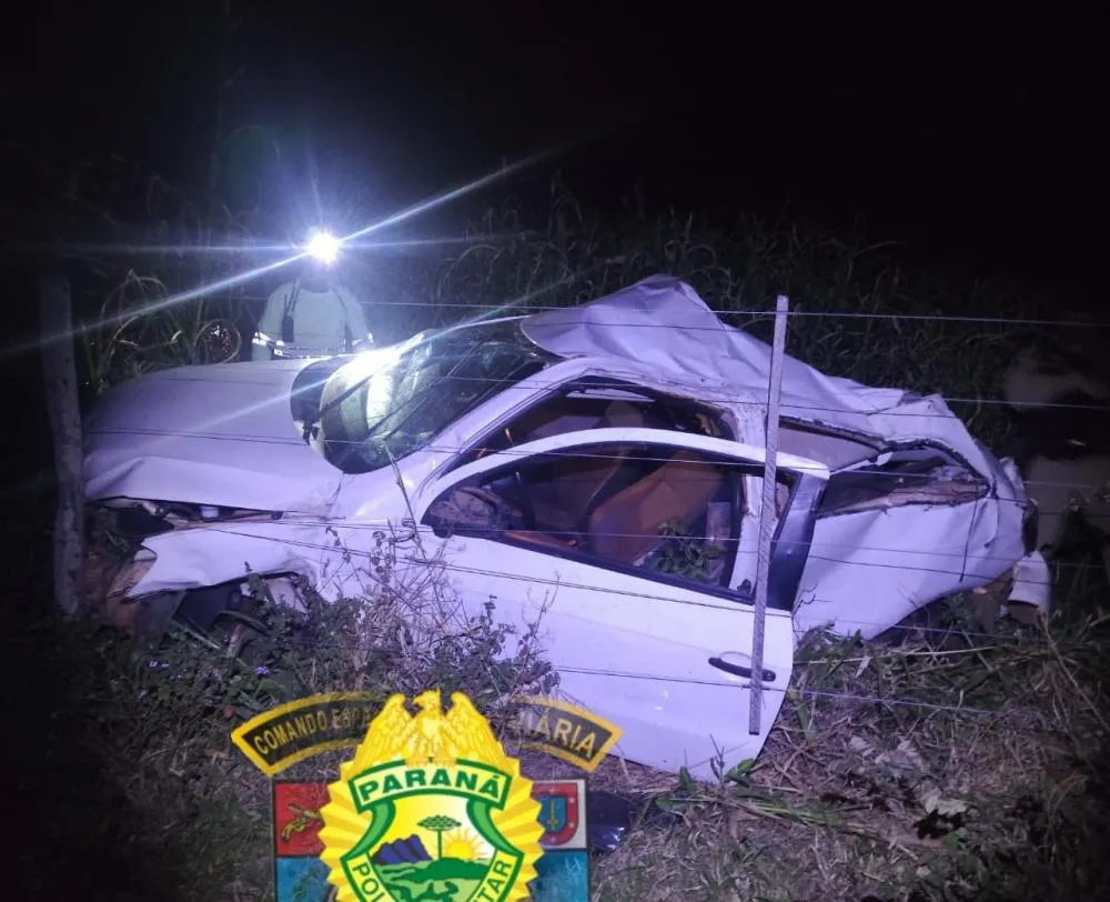 Motorista fica ferido após capotar carro na PR092