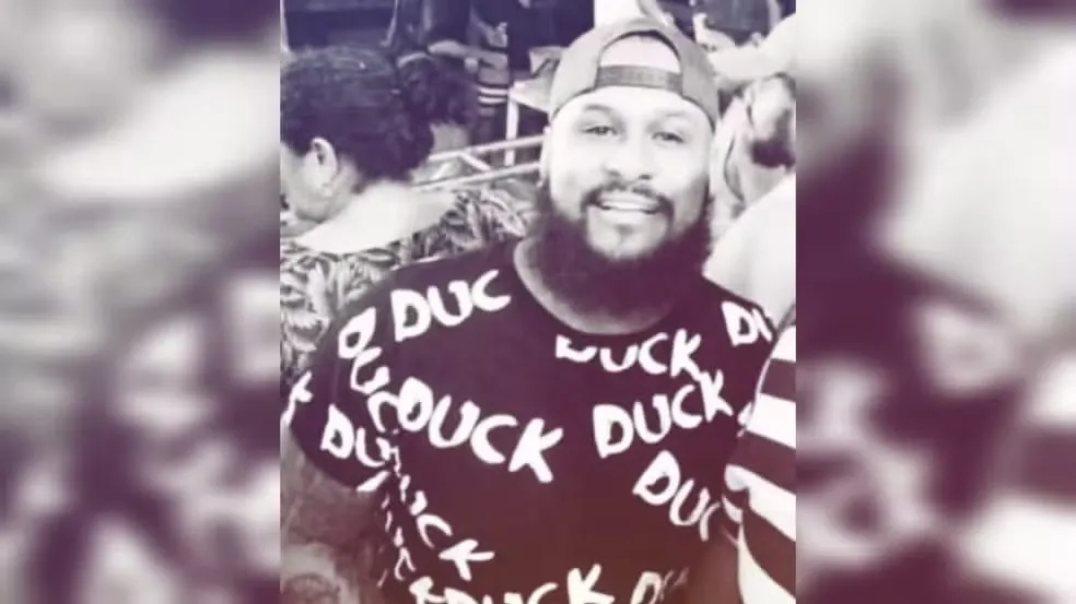 Homem é espancado até a morte após defender amiga em bar