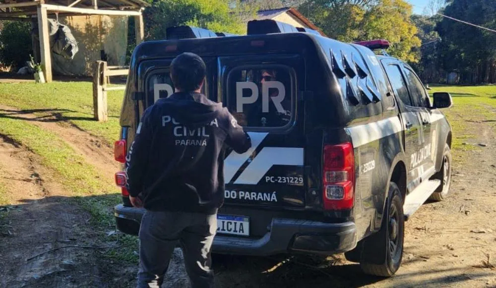 Mãe é presa após deixar homem de 35 anos morar e transar com sua filha em sua casa