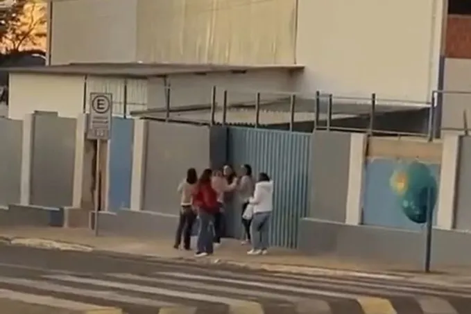 Vídeo mostra momento em que jovem de 18 anos leva facada no pescoço em Ibaiti