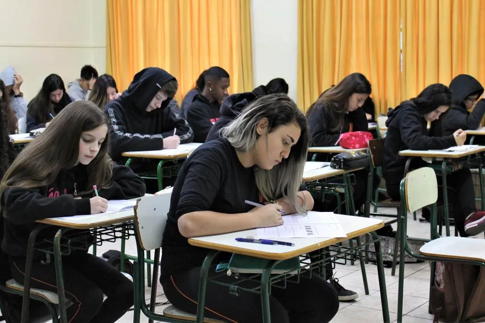 Escolas do Paraná se destacam no ENEM e alcançam o topo do ranking nacional