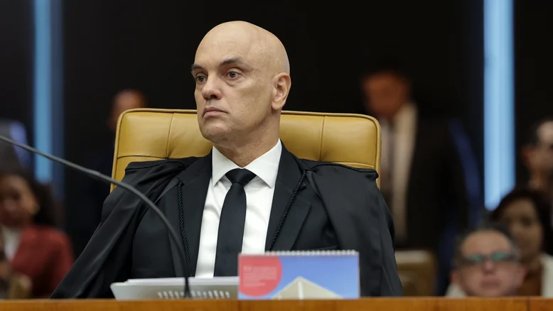 Parlamentares protestam e pedem impeachment de Alexandre de Moraes