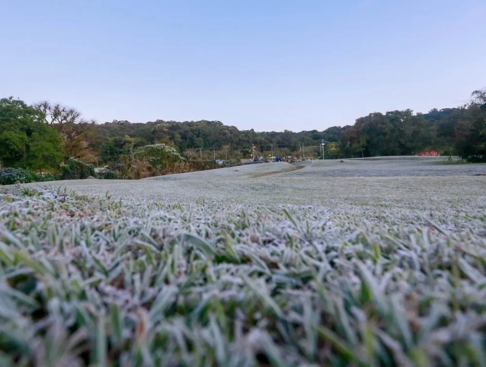 Frente fria derruba temperaturas e deixa cidades da região com mínimas perto de zero