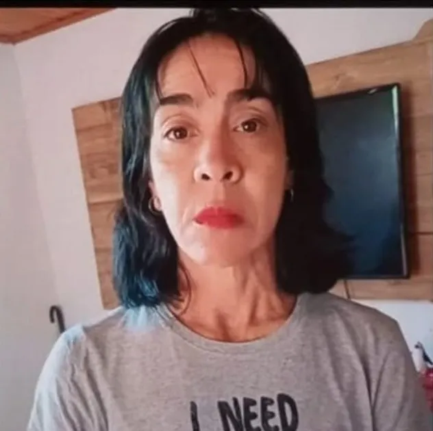 Mulher com problemas de memória desaparece em Jacarezinho; família pede ajuda para encontrá-la