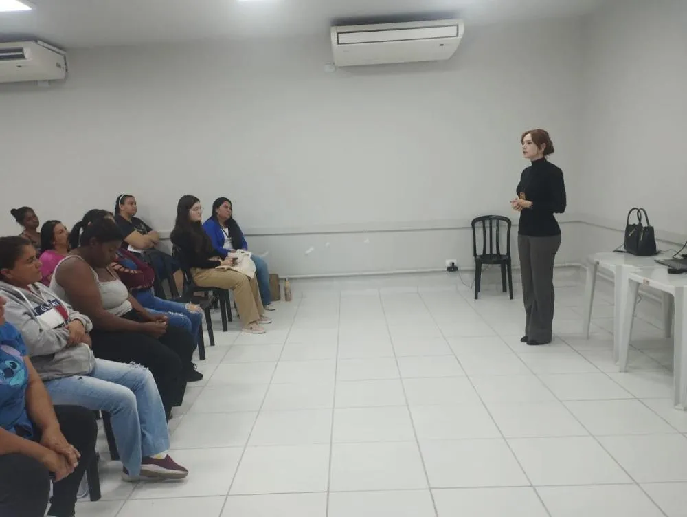 Delegada destaca importância da denúncia contra violência doméstica em encontro no Norte Pioneiro