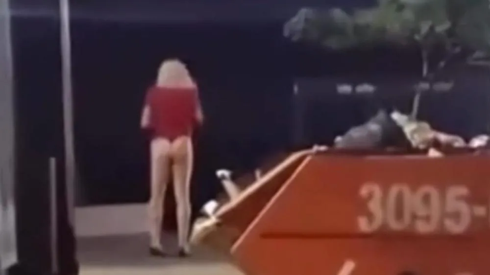 Com fio-dental, pastor de calcinha e peruca é flagrado pela terceira vez em ‘investigação pessoal’ 