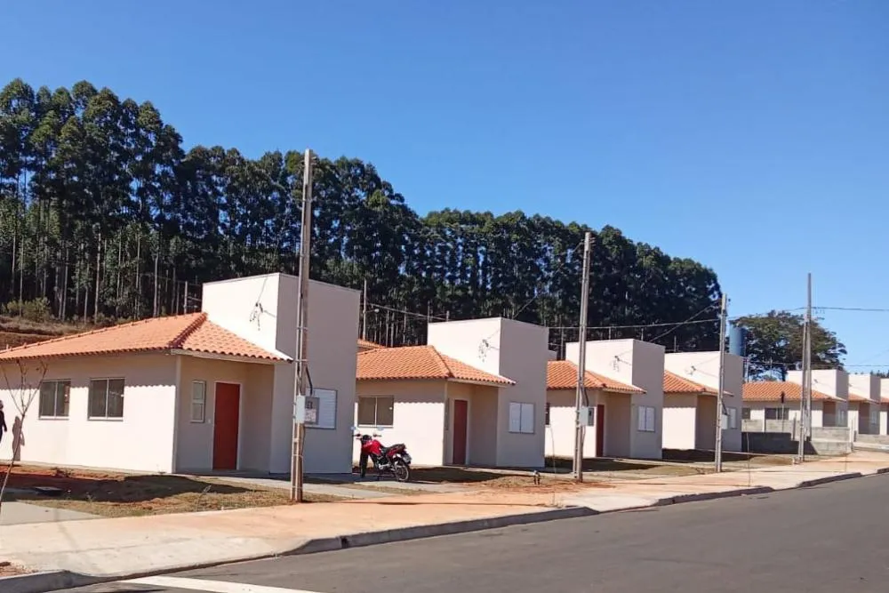 Mais de 100 famílias de Jaguariaíva realizam sonho da casa própria com auxílio do Governo