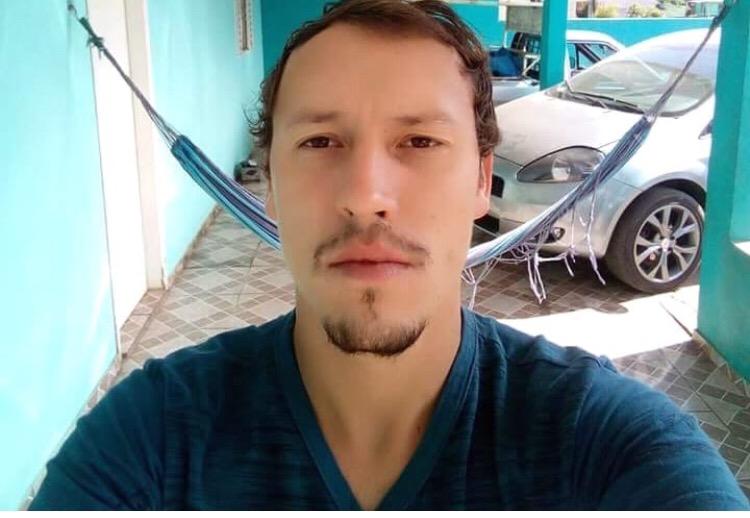 Após discussão, rapaz é esfaqueado e morre na hora
