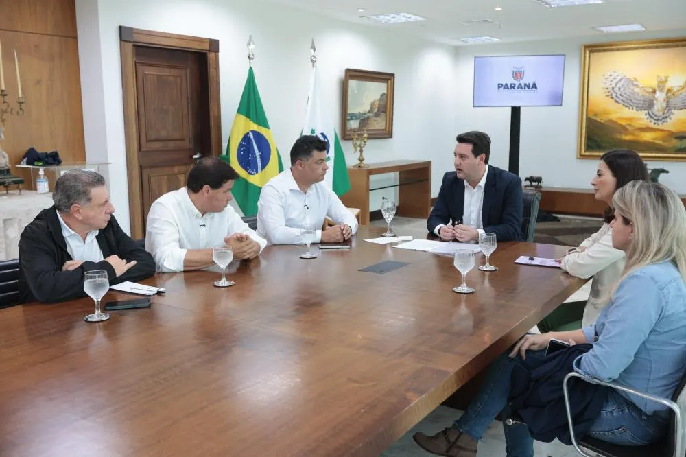 Governador anuncia R$ 100 milhões para pavimentação de município dos Campos Gerais