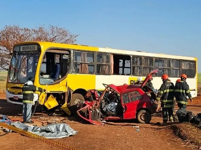 Morador do Norte Pioneiro vítima de acidente entre carro e ônibus morre no hospital