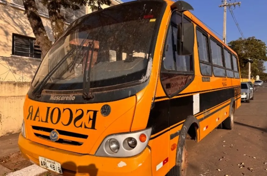 Prefeitura de Joaquim Távora vai leiloar veículos, máquinas e caminhões do município