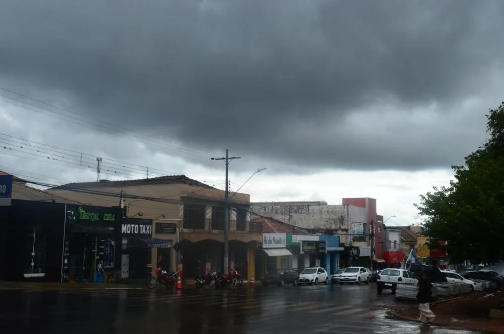 Simepar prevê mais de 220 mm de chuva para a região nesta terça-feira