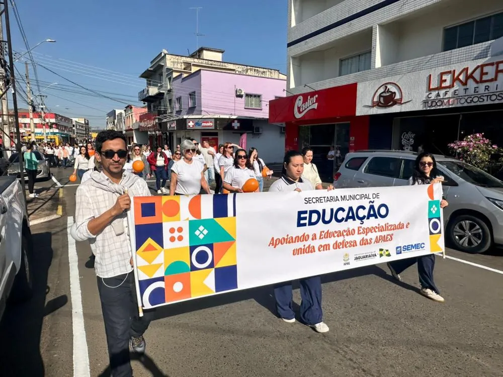 Jaguariaíva participa de passeata em defesa das APAEs e escolas especializadas do Paraná