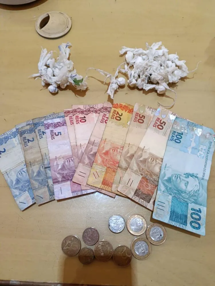 Suspeito de tráfico tenta fugir da PM e acaba preso após cair de moto