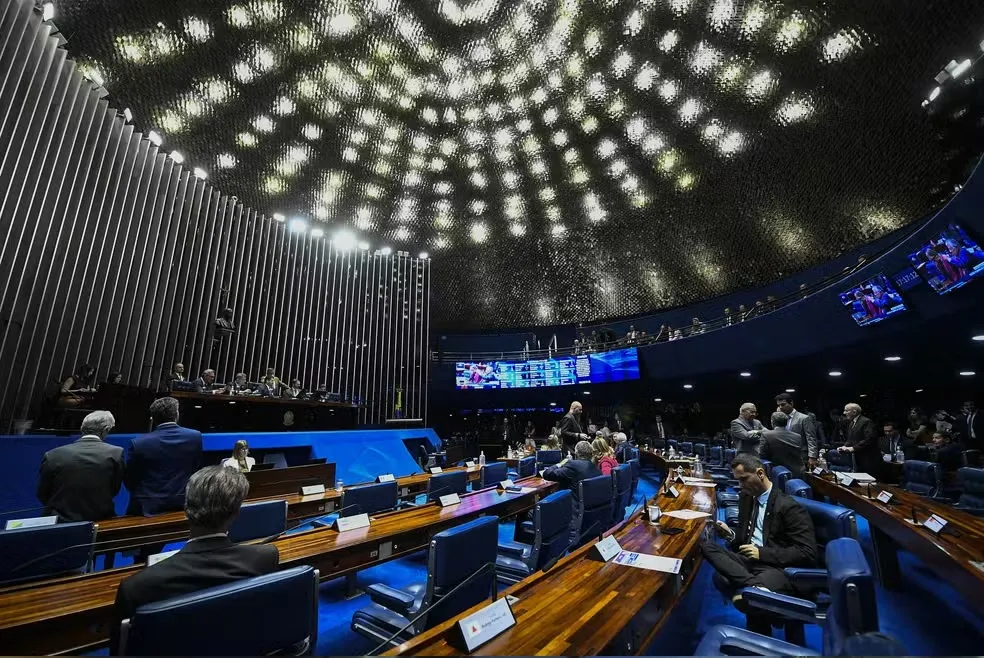 Senado aprova Estatuto Digital para proteção de crianças e adolescentes nas redes sociais