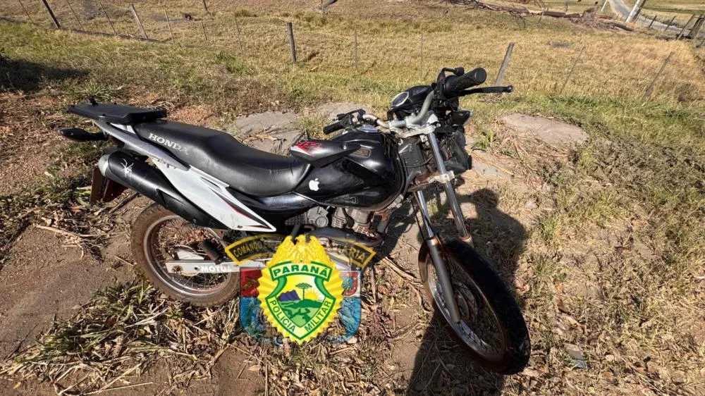 Acidente entre moto e caminhão deixa jovem ferido na PR092